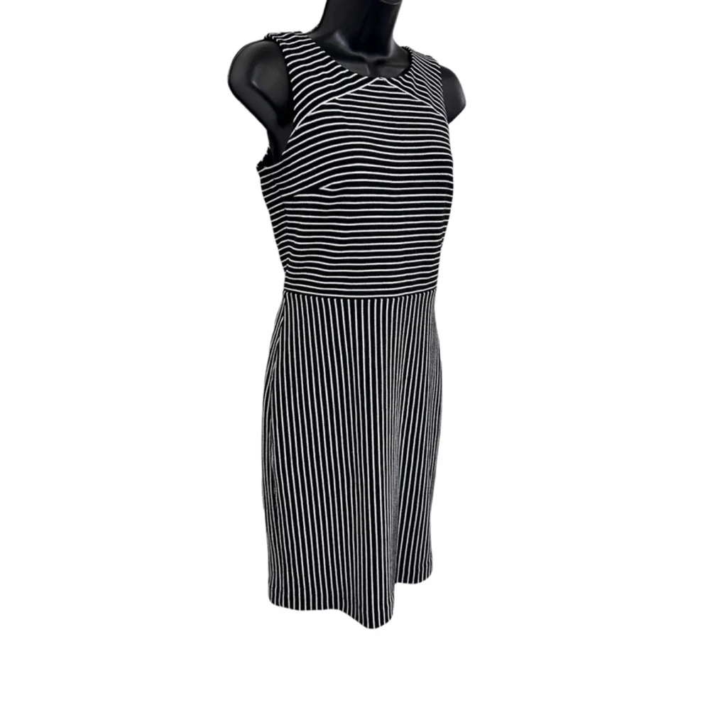 SOLD - Banana Republic Sheath Dress, Sleeveless Black & White Striped, size 2 - Picture 6 of 11